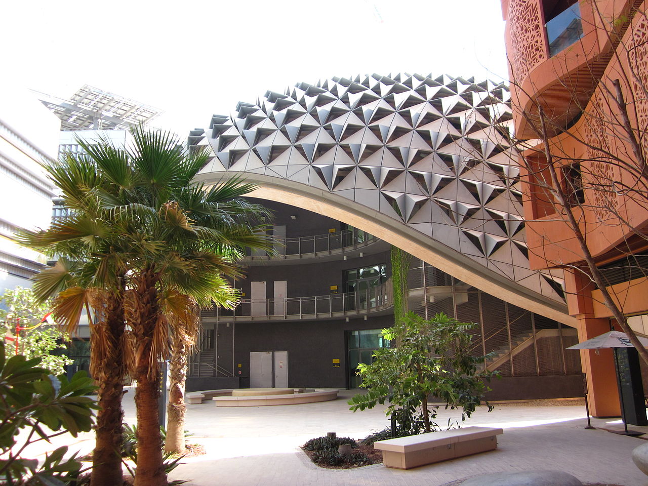 1280px-Masdar_city_(4)