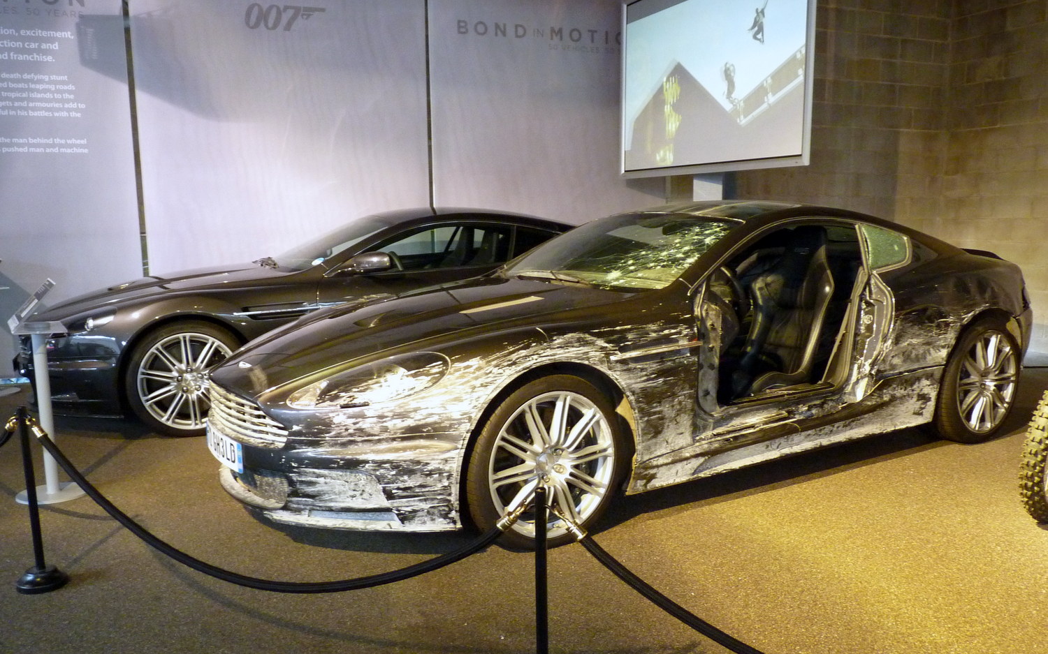james-bond-aston-martin-dbs-crashed
