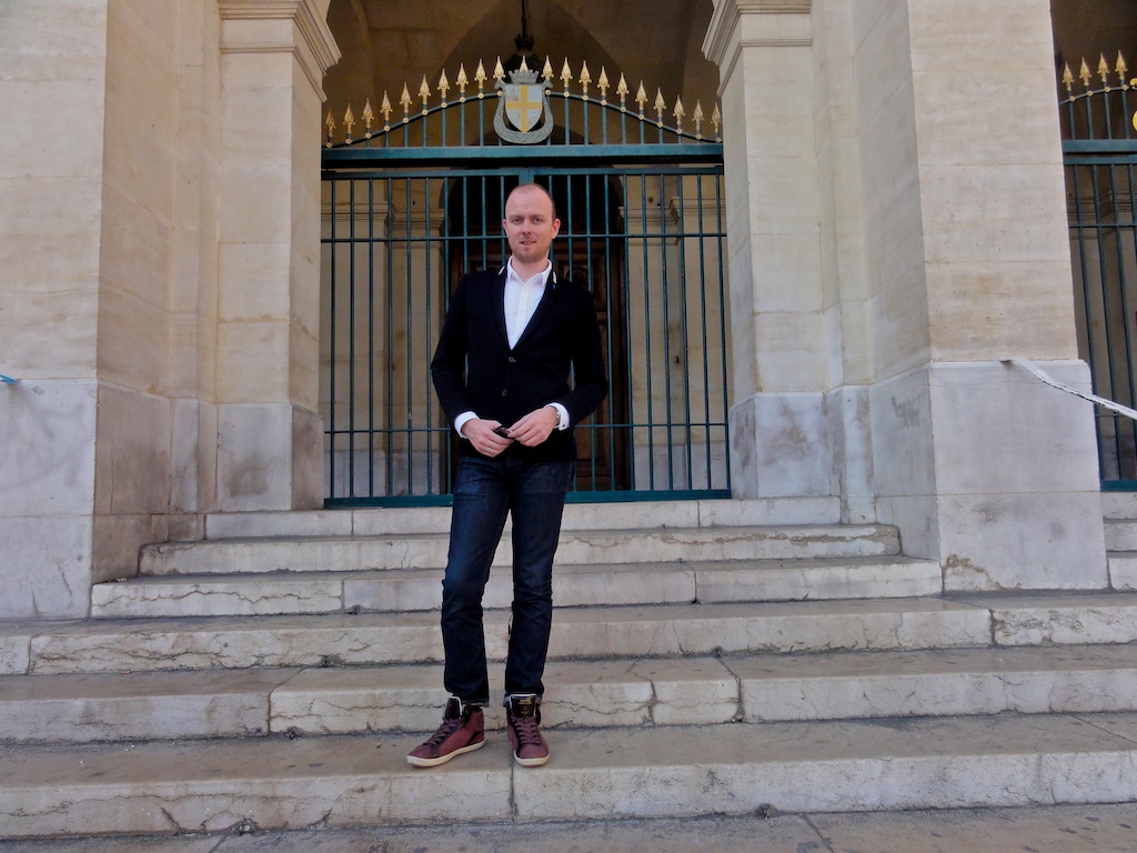 look toulon 18