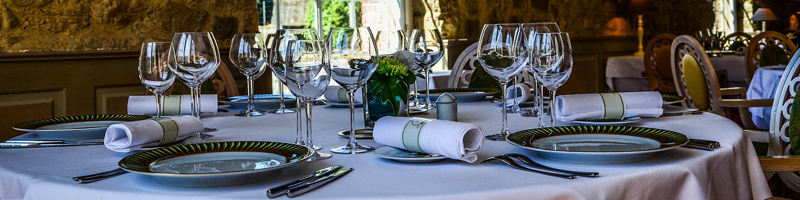 dressage-table-restaurant2-lesud