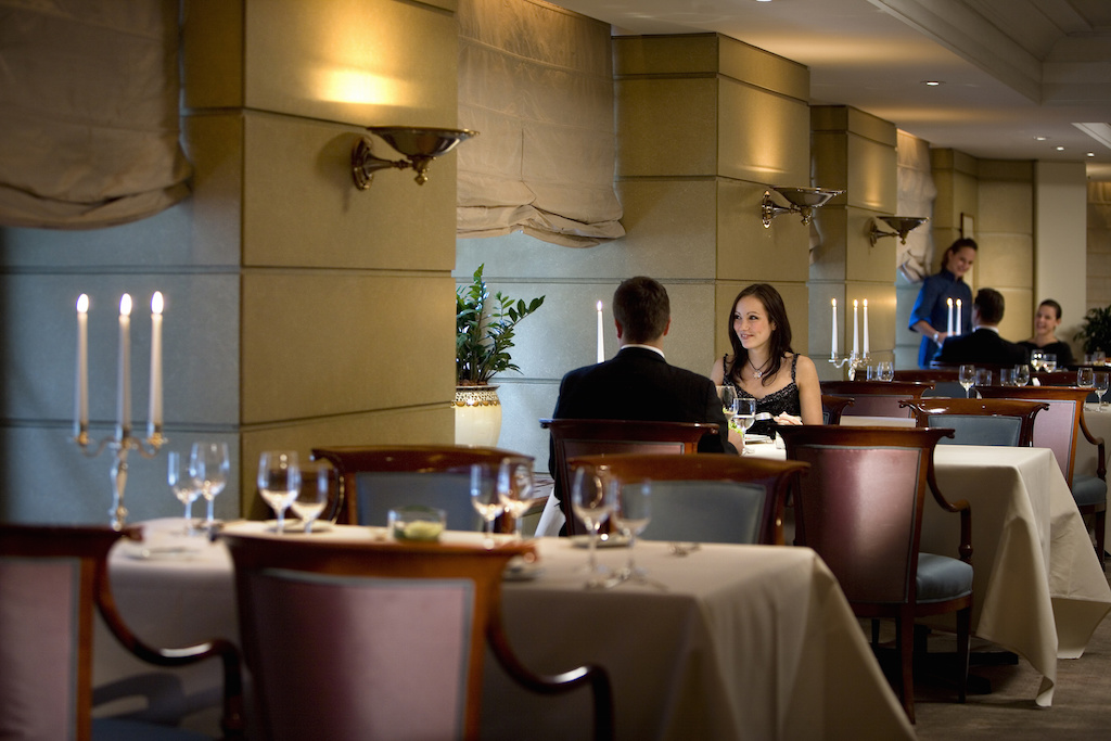 munich-restaurant-marks-couple-1